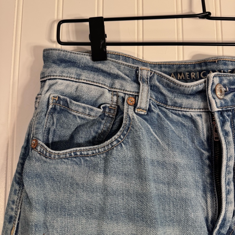 American Eagle Strigid Mom Jeans Distressed High-Waisted Women’s Size 8 Short - Picture 8 of 15